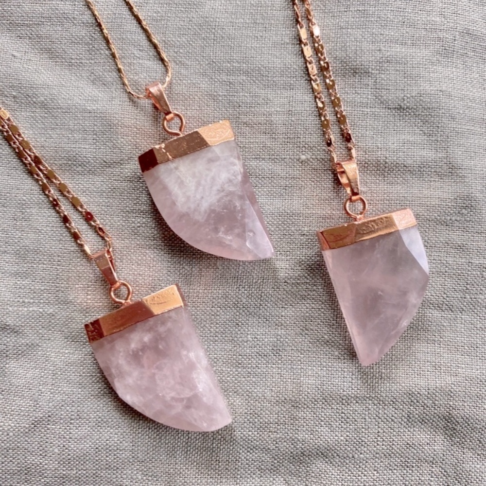 NEW 18K RG Rose Quartz Horn Necklace